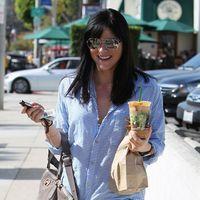 Selma Blair carries a cool drink as she leaves Urth Caffe | Picture 112801